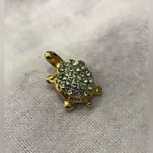 NWOT Adorable Crystal Turtle Pin